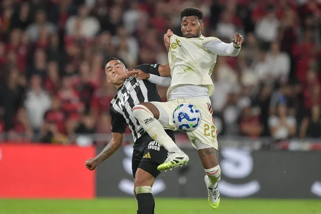 RJ – RIO DE JANEIRO – 31/07/2025 – COPA DO BRASIL 2025, FLAMENGO X ATLETICO-MG – Emerson Royal jogador do Flamengo durante partida contra o Atletico-MG no estadio Maracana pelo campeonato Copa Do Brasil 2025. Foto: Thiago Ribeiro/AGIF