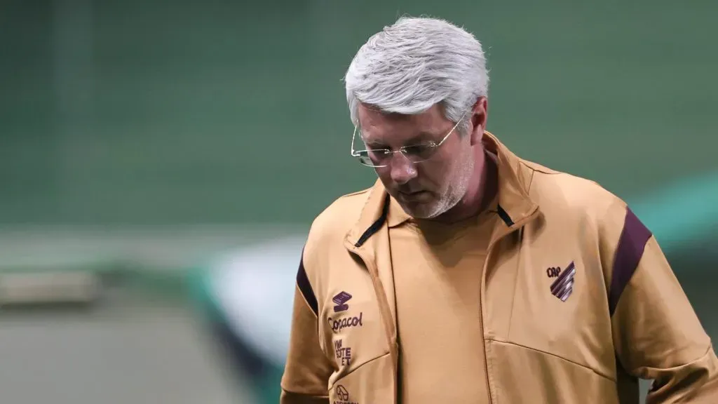 Odair Hellmann Athletico