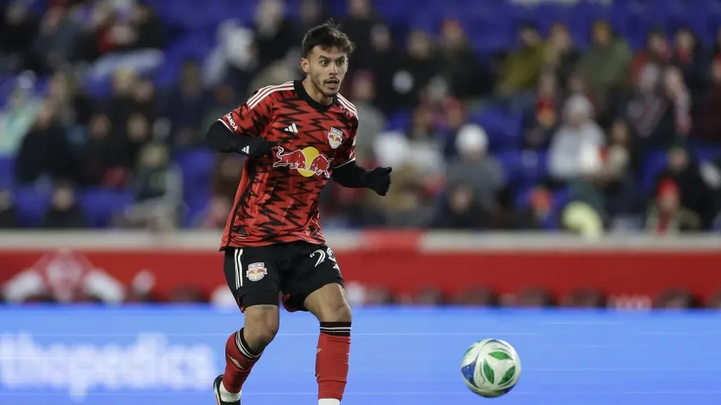 Carballo em ação pelo New York Red Bulls. (Foto: Adam Hunger/Getty Images)