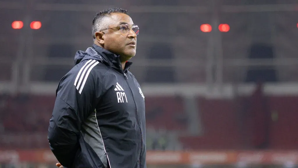 Roger Machado durante jogo do Internacional. Foto: Maxi Franzoi/AGIF