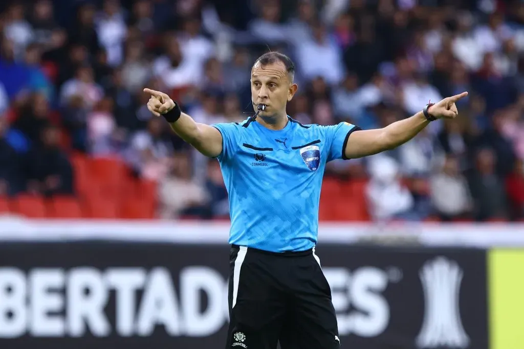Darío Herrera apitou dois jogos do Internacional na Libertadores de 2023. (Foto: Franklin Jacome/Getty Images)