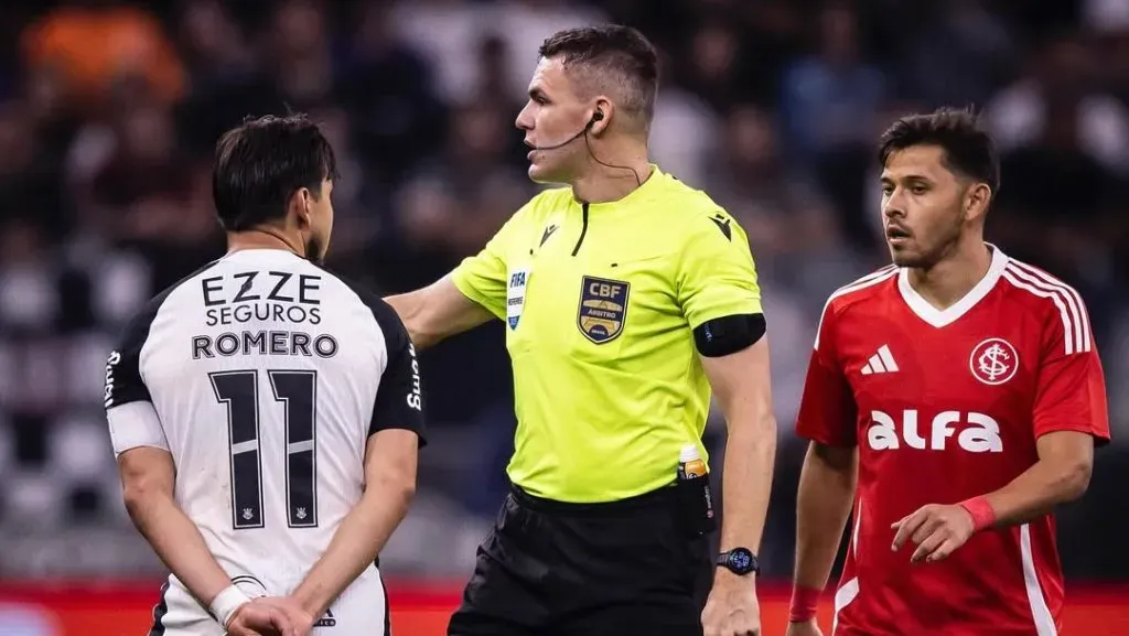 Ángel e Óscar Romero durante Corinthians x Internacional. Reprodução Instagram