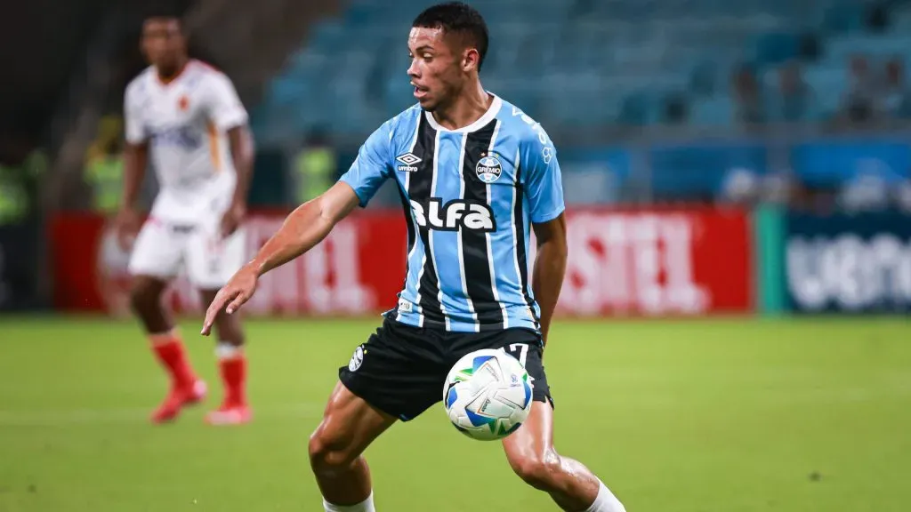 Alysson em duelo do Grêmio. Foto: Maxi Franzoi/AGIF