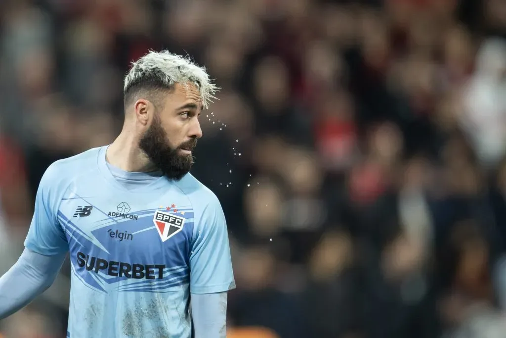 PR – CURITIBA – 06/08/2025 – COPA DO BRASIL 2025, ATHLETICO-PR X SAO PAULO – Jandrei jogador do Sao Paulo durante partida contra o Athletico-PR no estadio Arena da Baixada pelo campeonato Copa Do Brasil 2025. Foto: Hedeson Alves/AGIF
