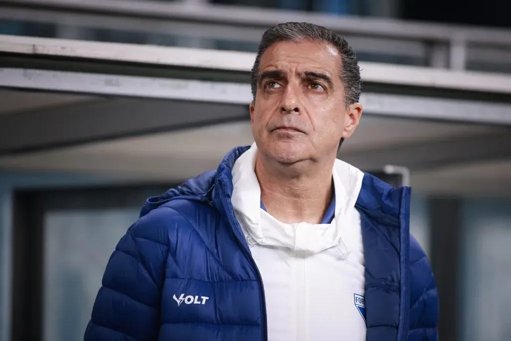 Renato Paiva tecnico do Fortaleza durante partida contra o Gremio no estadio Arena do Gremio pelo campeonato Brasileiro A 2025. Foto: Maxi Franzoi/AGIF