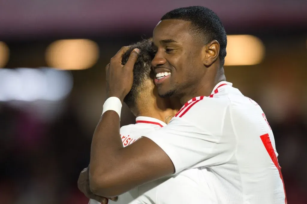 SP – BRAGANCA PAULISTA – 09/08/2025 – BRASILEIRO A 2025, BRAGANTINO X INTERNACIONAL – Ricardo Mathias jogador do Internacional comemora seu gol durante partida contra o Bragantino no estadio Cicero De Souza Marques pelo campeonato Brasileiro A 2025. Foto: Anderson Romao/AGIF