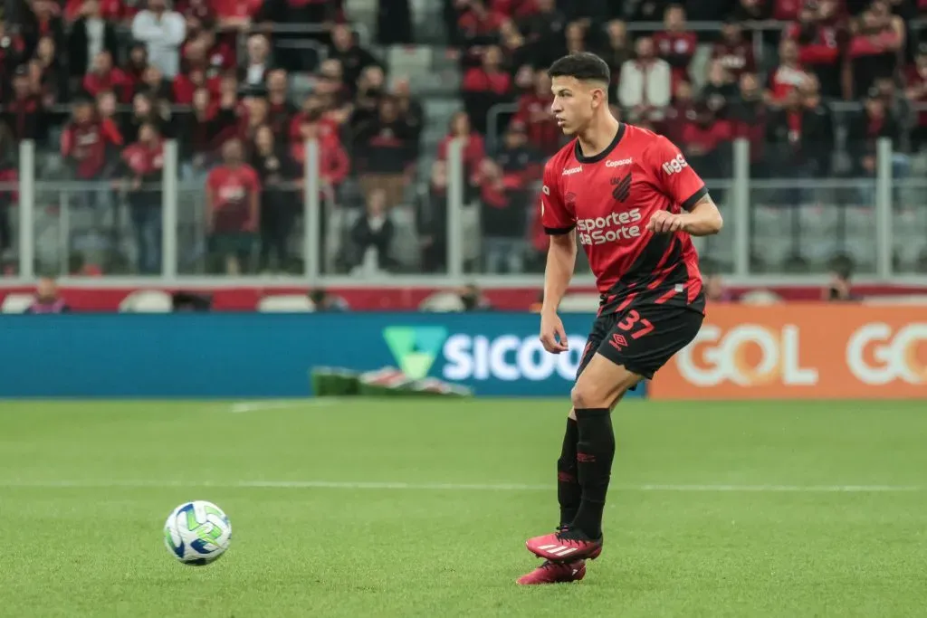 Lucas Esquivel jogador do Athletico-PR durante partida contra o Cuiaba no estadio Arena da Baixada pelo campeonato Brasileiro A 2023. Foto: Robson Mafra/AGIF