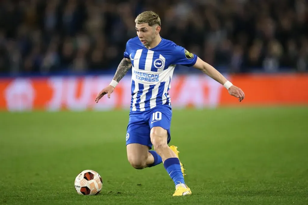 BRIGHTON, ENGLAND – MARCH 14: Julio Enciso of Brighton & Hove Albion runs with the ball during the UEFA Europa League 2023/24 round of 16 second leg match between Brighton & Hove Albion and AS Roma at on March 14, 2024 in Brighton, England. (Photo by Steve Bardens/Getty Images) (Photo by Steve Bardens/Getty Images)