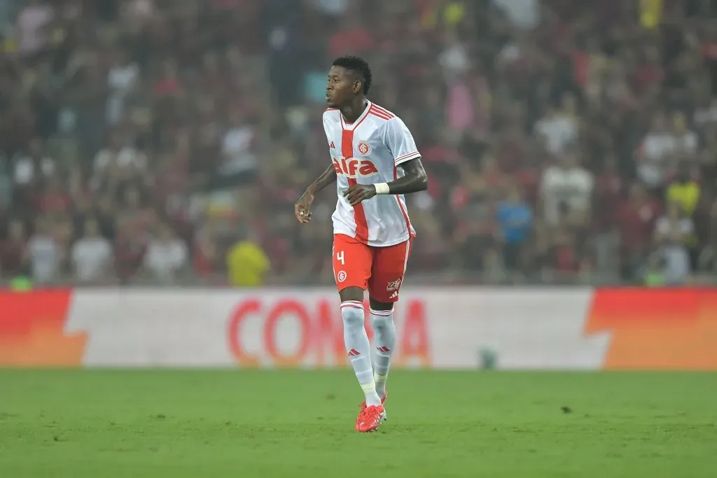 Vitão jogador do Internacional durante partida contra o Flamengo pelo campeonato Brasileiro A 2025. Foto: Thiago Ribeiro/AGIF