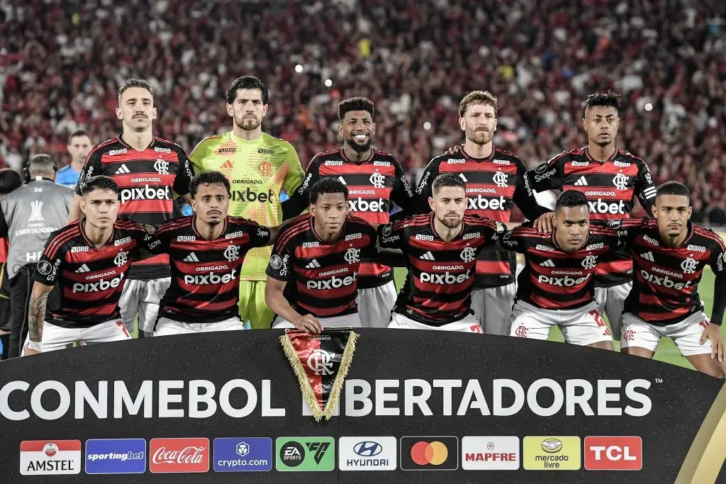 RJ – RIO DE JANEIRO – 13/08/2025 – COPA LIBERTADORES 2025, FLAMENGO X INTERNACIONAL – Jogadores do Flamengo posam para foto antes na partida contra Internacional no estadio Maracana pelo campeonato Copa Libertadores 2025. Foto: Thiago Ribeiro/AGIF