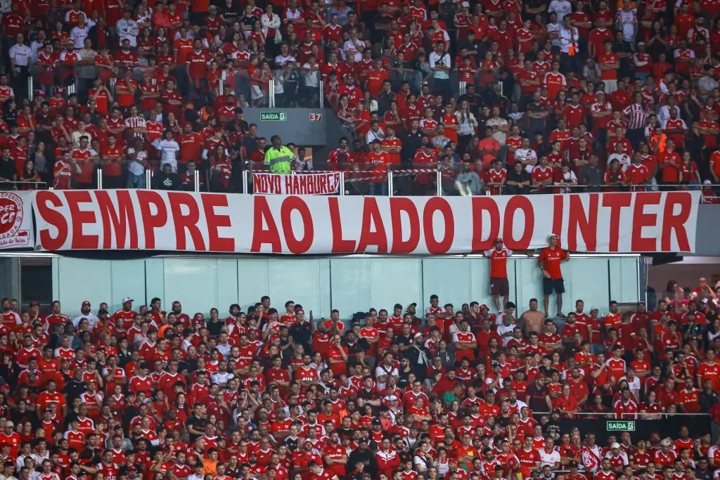 RS – PORTO ALEGRE – 10/04/2025 – COPA LIBERTADORES 2025, INTERNACIONAL X ATLETICO NACIONAL – Torcida do Internacional durante partida contra Atletico Nacional no estadio Beira-Rio pelo campeonato Copa Libertadores 2025. Foto: Maxi Franzoi/AGIF
