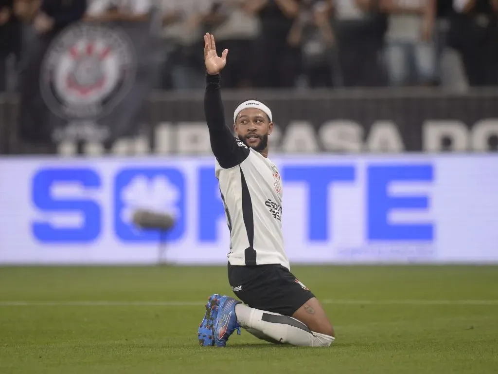 SP – SAO PAULO – 03/08/2025 – BRASILEIRO A 2025, CORINTHIANS X FORTALEZA – Memphis Depay jogador do Corinthians durante partida contra o Fortaleza no estadio Arena Corinthians pelo campeonato Brasileiro A 2025. Foto: Alan Morici/AGIF