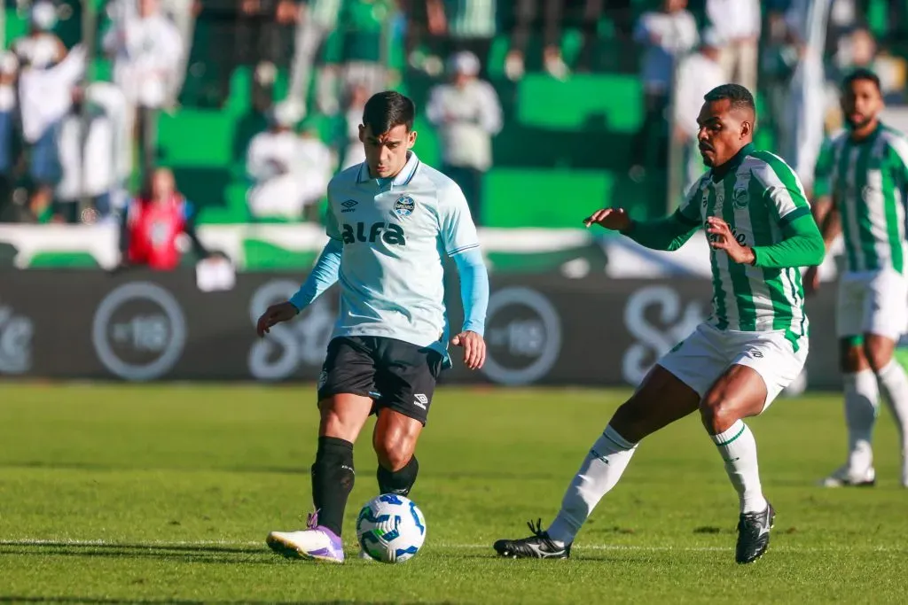 Aravena Grêmio 12 estrangeiros noriega volante