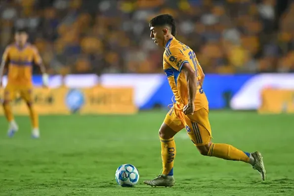 Juan Brunetta atuando pelo Tigres (Photo by Azael Rodriguez/Getty Images)