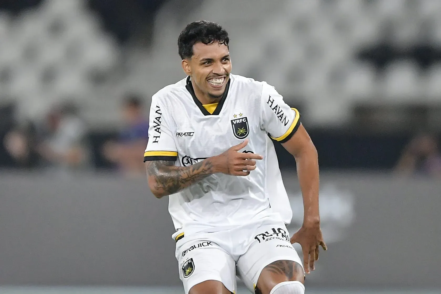 – –NENHUM– – 22/01/2025 – CARIOCA 2025, BOTAFOGO X VOLTA REDONDA – Gabriel Bahia jogador do Volta Redonda comemora seu gol durante partida contra o Botafogo no estadio –nenhum– pelo campeonato Carioca 2025. Foto: Thiago Ribeiro/AGIF