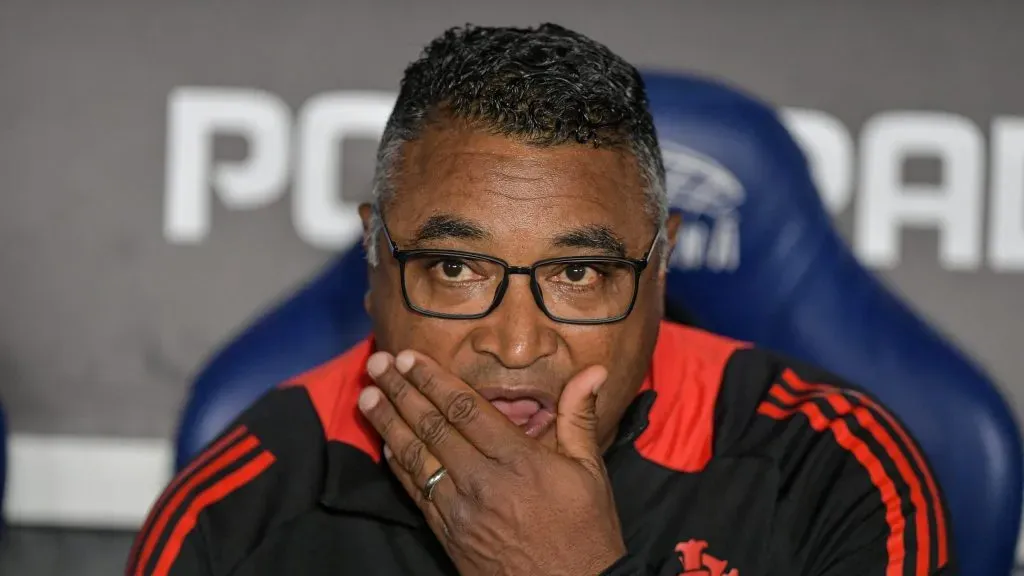 Roger Machado durante jogo do Internacional. Foto: Thiago Ribeiro/AGIF