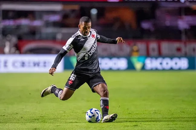 Paulo Henrique, atuando pelo Vasco contra o São Paulo – (Photo by Riquelve Nata/Sports Press Photo/Getty Images)