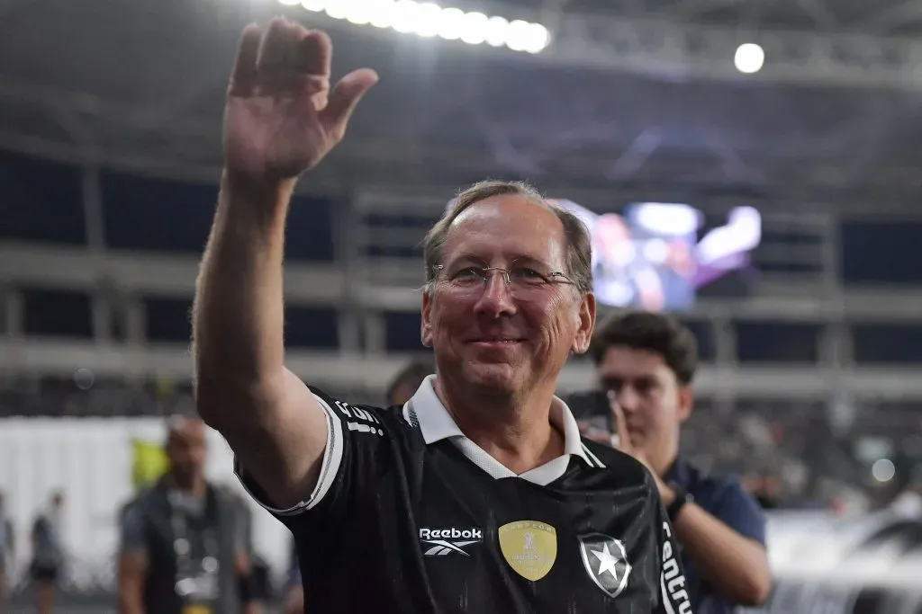 Torcida do Botafogo não está feliz com John Textor. Foto: Thiago Ribeiro/AGIF
