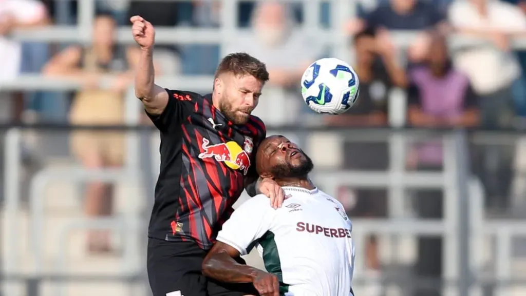 Bragantino x Fluminense se enfrentando pelo Campeonato Brasileiro A 2025. Foto: Marlon Costa/AGIF