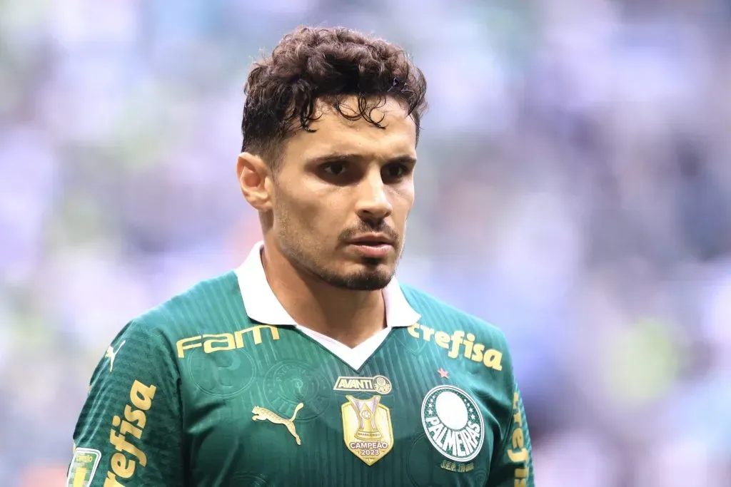 SP – SAO PAULO – 28/01/2024 – PAULISTA 2024, PALMEIRAS X SANTOS – Raphael Veiga jogador do Palmeiras durante partida contra o Santos no estadio Arena Allianz Parque pelo campeonato Paulista 2024. Foto: Marcello Zambrana/AGIF