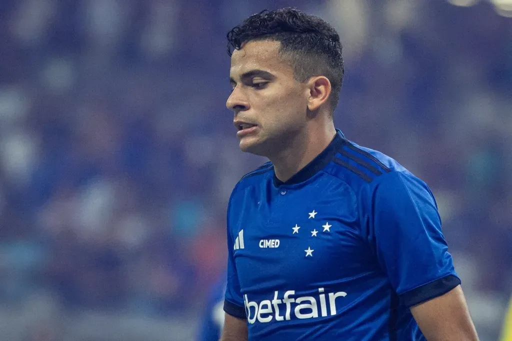 MG – BELO HORIZONTE – 30/11/2023 – BRASILEIRO A 2023, CRUZEIRO X ATHLETICO-PR – Bruno Rodrigues jogador do Cruzeiro durante partida contra o Athletico-PR no estadio Mineirao pelo campeonato Brasileiro A 2023. Foto: Fernando Moreno/AGIF