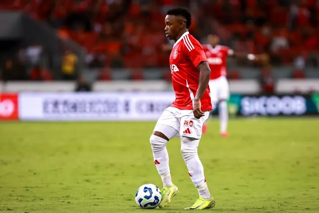 Johan Carbonero em ação pelo Internacional. Foto: Maxi Franzoi/AGIF