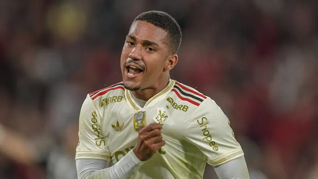 Samuel Lino comemorando pelo Flamengo. Foto: Thiago Ribeiro/AGIF