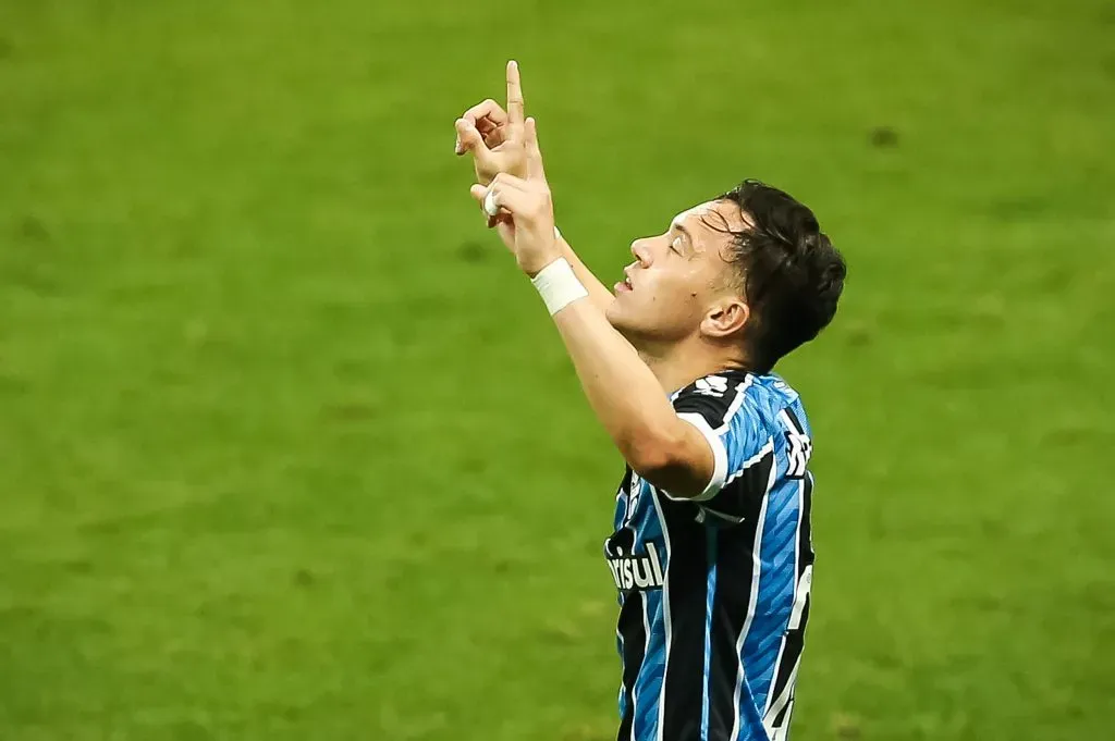 RS – Porto Alegre – 14/10/2020 – BRASILEIRO A 2020, GREMIO X BOTAFOGO – Pepe jogador do Gremio comemora seu gol durante partida contra o Botafogo no estadio Arena do Gremio pelo campeonato Brasileiro A 2020. Foto: Pedro H. Tesch/AGIF