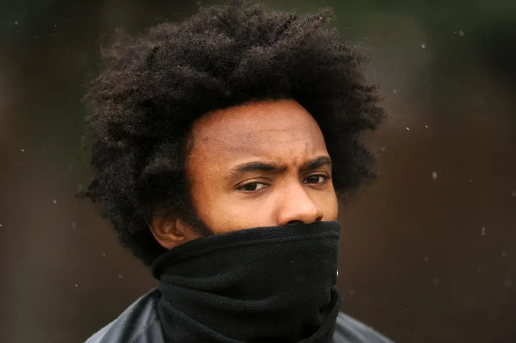 COBHAM, ENGLAND – FEBRUARY 24: Willian of Chelsea walks out ahead of a training session ahead of their UEFA Champions League Round of 16 first leg match against Bayern Munich at Chelsea Training Ground on February 24, 2020 in Cobham, England. (Photo by Alex Burstow/Getty Images)
