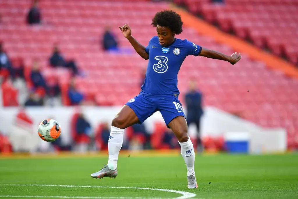 LIVERPOOL, ENGLAND – JULY 22: Willian of Chelsea controls the ball during the Premier League match between Liverpool FC and Chelsea FC at Anfield on July 22, 2020 in Liverpool, England. Football Stadiums around Europe remain empty due to the Coronavirus Pandemic as Government social distancing laws prohibit fans inside venues resulting in all fixtures being played behind closed doors. (Photo by Paul Ellis/Pool via Getty Images)