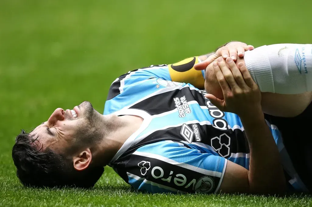 Villasanti Grêmio 2025 lesão joelho