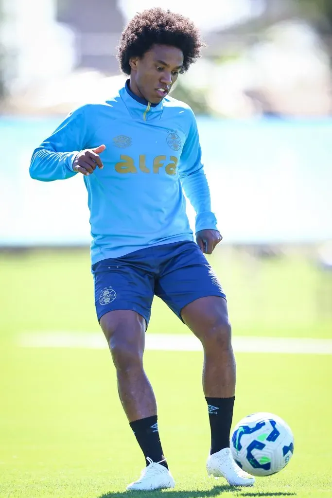 Willian durante treino. FOTO: LUCAS UEBEL/GREMIO FBPA