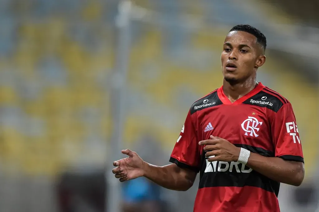 Lázaro foi negociado – Foto: Thiago Ribeiro/AGIF.