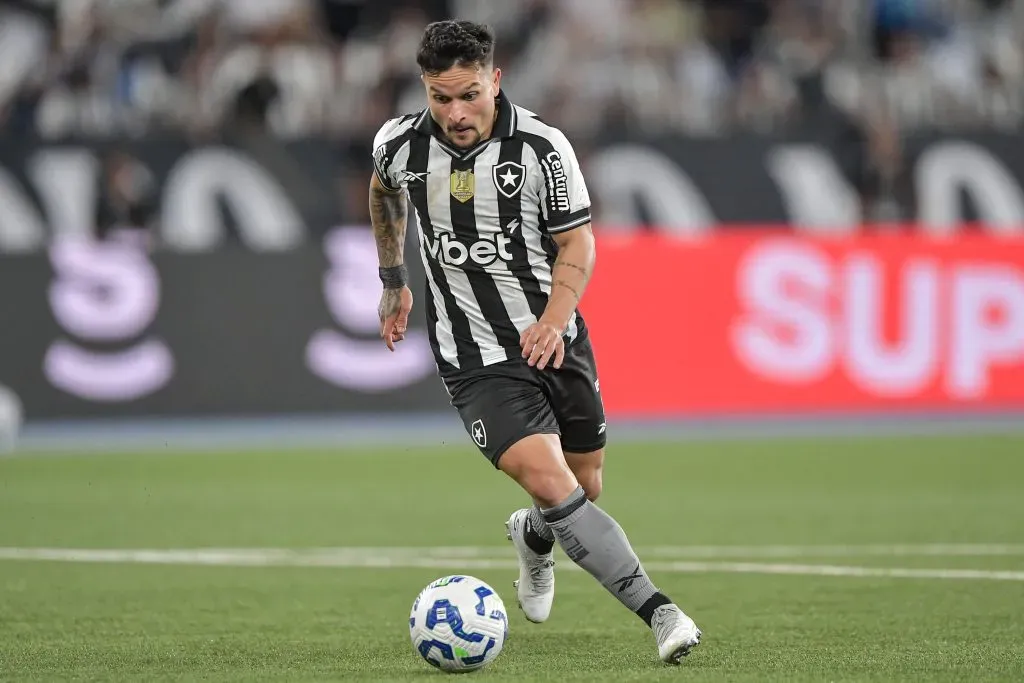 RJ – RIO DE JANEIRO – 30/08/2025 – BRASILEIRO A 2025, BOTAFOGO X BRAGANTINO – Artur jogador do Botafogo durante partida contra o Bragantino no estadio Engenhao pelo campeonato Brasileiro A 2025. Foto: Thiago Ribeiro/AGIF