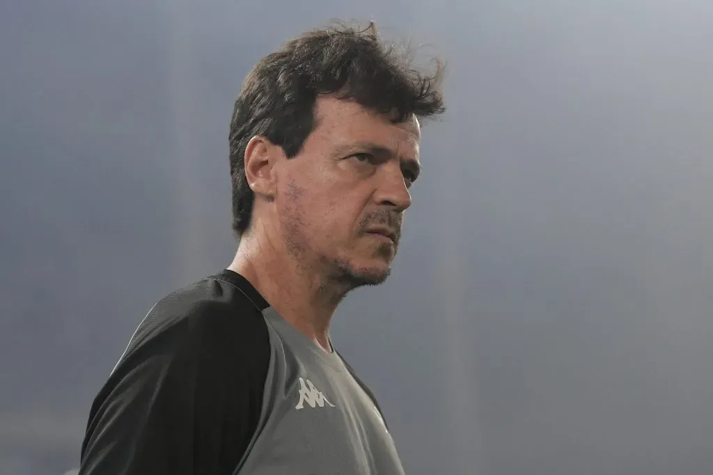 Diniz exaltou Robert Renan – Foto: Thiago Ribeiro/AGIF.