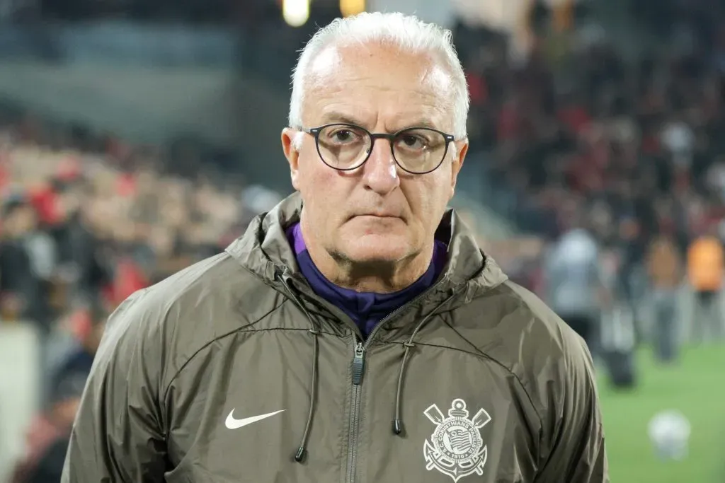 Dorival Júnior durante partida contra o Athletico-PR na Copa do Brasil de 2025. Foto: Robson Mafra/AGIF