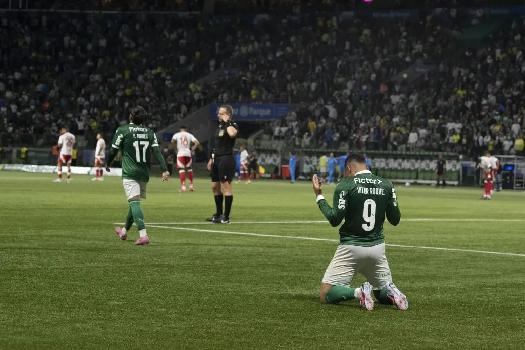 Vitor Roque brilhou pelo Palmeiras com três gols. Foto: Anderson Romao/AGIF