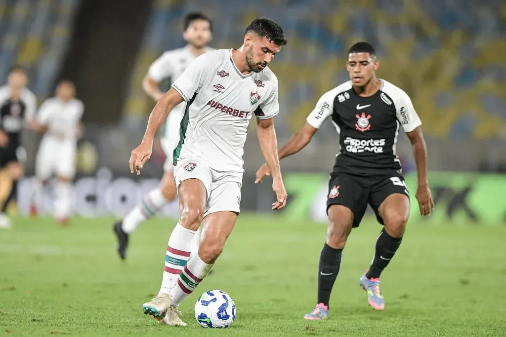 Gui Negão brigando pela bola em Fluminense x Corinthians. Foto: Thiago Ribeiro/AGIF
