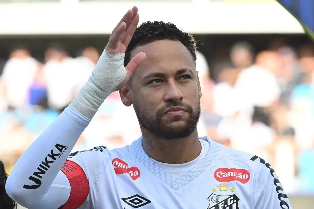 SP – SANTOS – 31/08/2025 – BRASILEIRO A 2025, SANTOS X FLUMINENSE – Neymar jogador do Santos durante partida contra o Fluminense no estadio Vila Belmiro pelo campeonato Brasileiro A 2025. Foto: Jota Erre/AGIF
