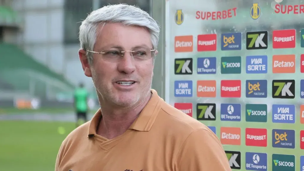 Odair Hellmann Athletico