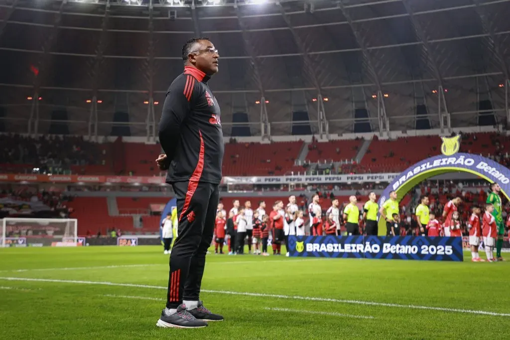 Roger Machado técnico do Internacional durante partida contra o Flamengo – Foto: Maxi Franzoi/AGIF