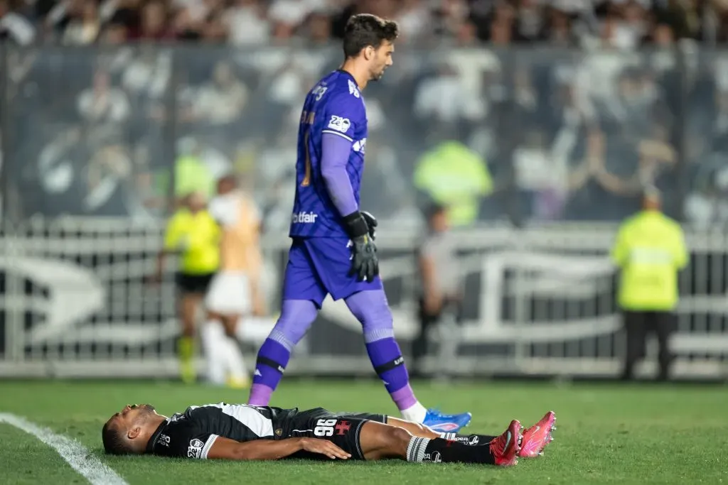 RJ – RIO DE JANEIRO – 14/09/2025 – BRASILEIRO A 2025, VASCO X CEARA – Paulo Henrique jogador do Vasco lamenta durante partida contra o Ceara no estadio Sao Januario pelo campeonato Brasileiro A 2025. Foto: Jorge Rodrigues/AGIF