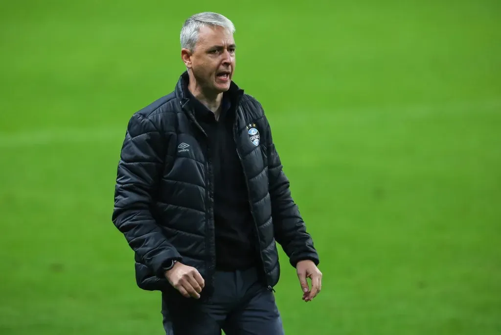 RS – Porto Alegre – 04/07/2021 – BRASILEIRO A 2021, GREMIO X ATLETICO-GO – Tiago Nunes tecnico do Gremio durante partida contra o Atletico-GO no estadio Arena do Gremio pelo campeonato Brasileiro A 2021. Foto: Pedro H. Tesch/AGIF