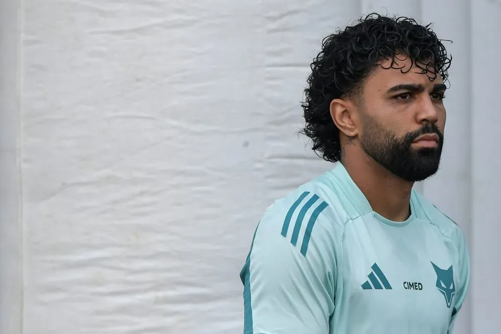 RJ – RIO DE JANEIRO – 03/08/2025 – BRASILEIRO A 2025, BOTAFOGO X CRUZEIRO – Gabigol jogador do Cruzeiro durante partida contra o Botafogo no estadio Engenhao pelo campeonato Brasileiro A 2025. Foto: Thiago Ribeiro/AGIF