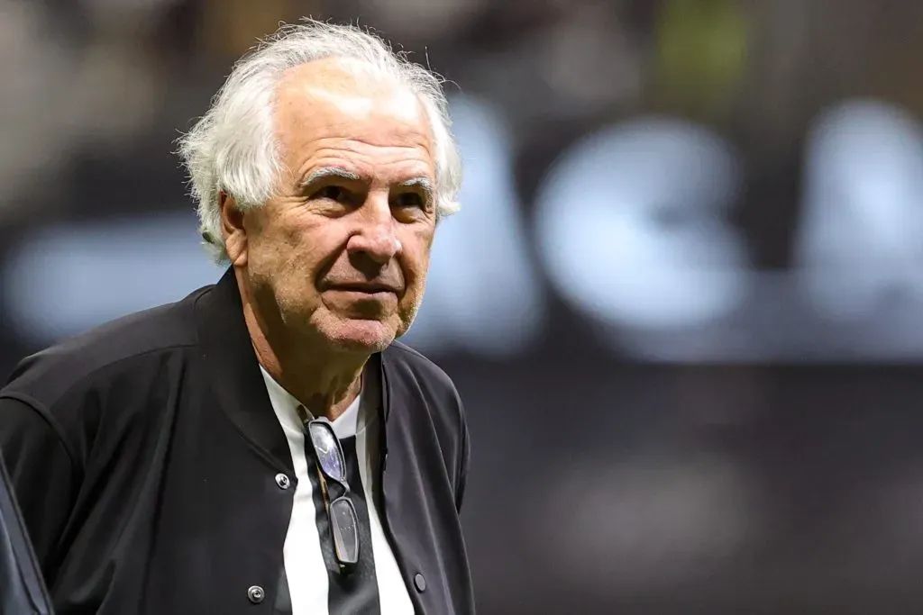 MG – BELO HORIZONTE – 03/07/2024 – BRASILEIRO A 2024, ATLETICO-MG X FLAMENGO – Rubens Menin socio Majoritario da Galo Holding (SAF do Atletico) do Atletico-MG durante partida contra o Flamengo no estadio Arena MRV pelo campeonato Brasileiro A 2024. Foto: Gilson Lobo/AGIF