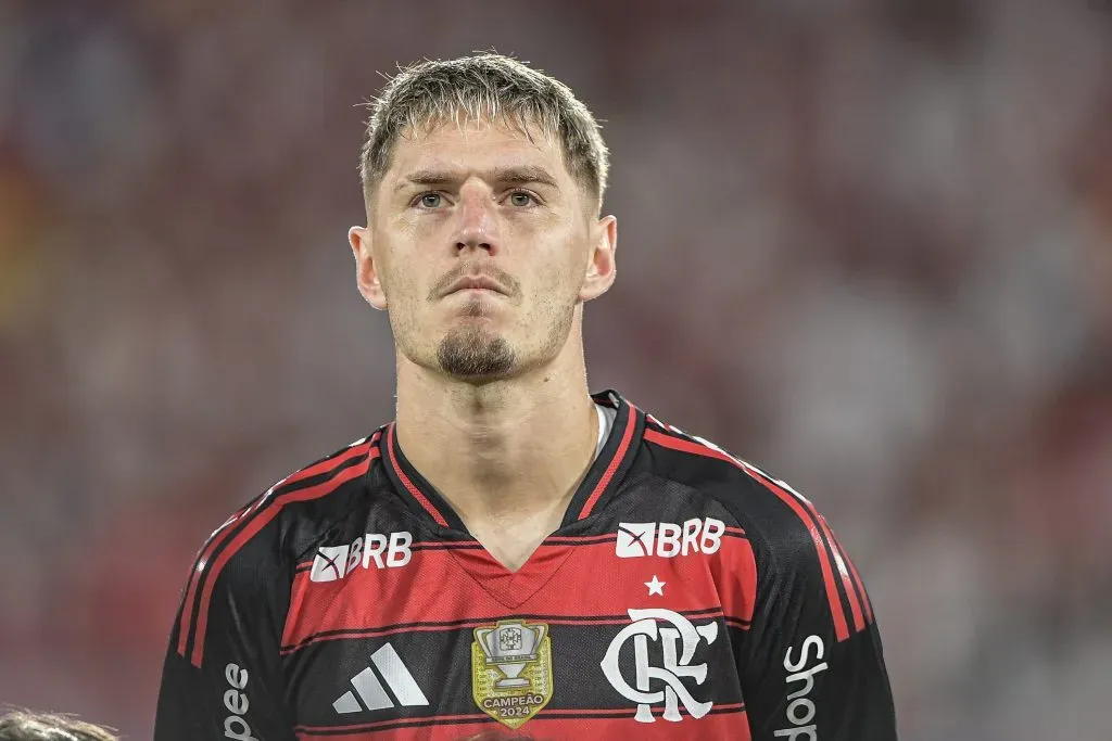 Varela estará disponível para jogar contra o Estudiantes – Foto: Thiago Ribeiro/AGIF.