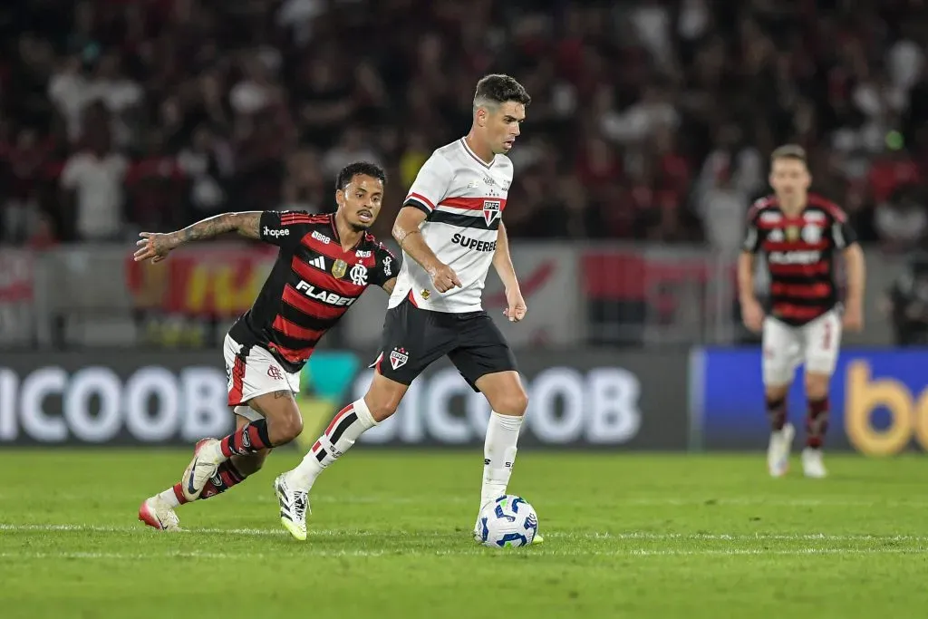 Oscar jogador do Sao Paulo durante partida contra o Flamengo no estadio Maracana pelo campeonato Brasileiro A 2025. Foto: Thiago Ribeiro/AGIF