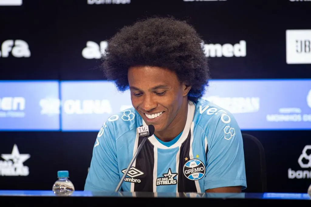 Willian deve jogar o Gre-Nal – Foto: Maxi Franzoi/AGIF.