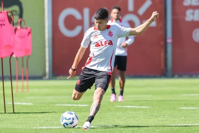 Alan Rodríguez em treino no CT Parque Gigante. Foto: Ricardo Duarte / Internacional