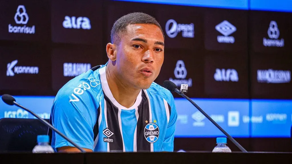 Carlos Vinícius, do Grêmio, durante entrevista coletiva ANGELO PIERETTI/GRÊMIO FBPA)